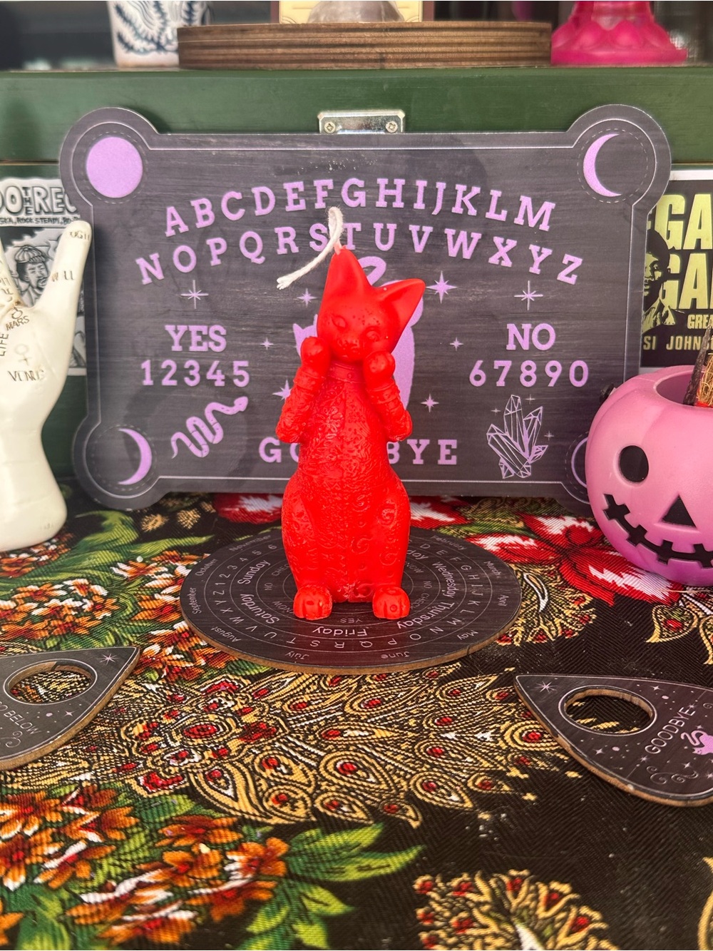 Scarlet Familiar candle